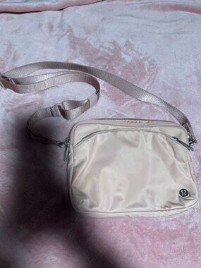 Lululemon side bag